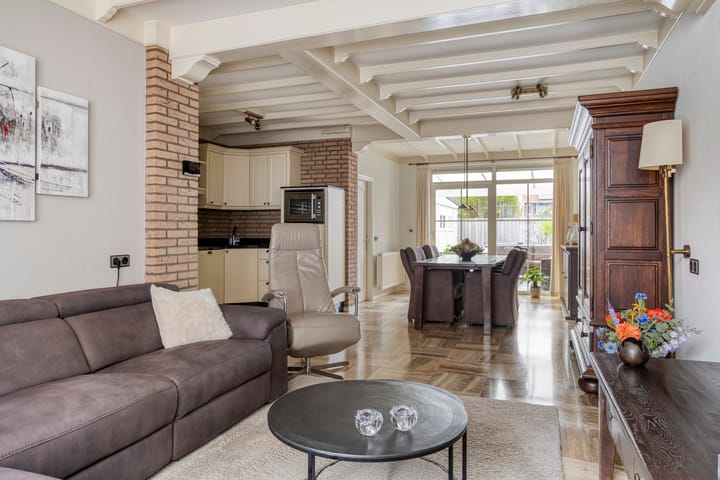 Photo 12 of Bernhardstraat 24