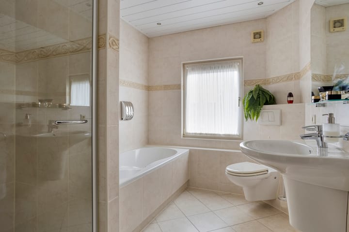 Photo 24 of Bernhardstraat 24