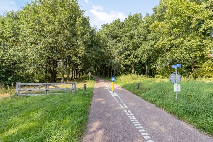 Photo 37 of Bernhardstraat 24