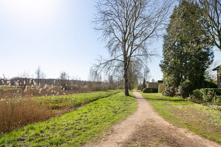 Photo 41 of Bernhardstraat 24