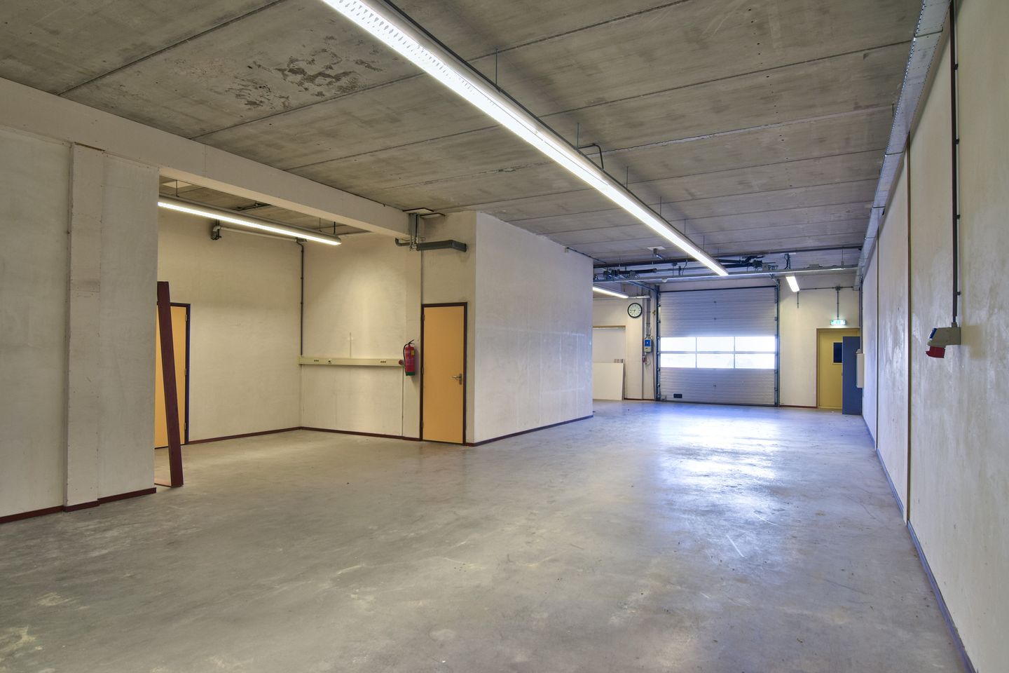 View photo 3 of Signaal 70