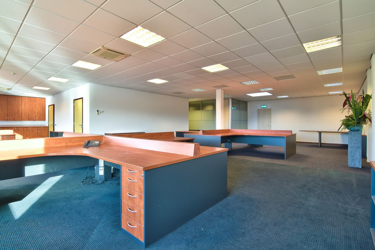 View photo 4 of Signaal 70