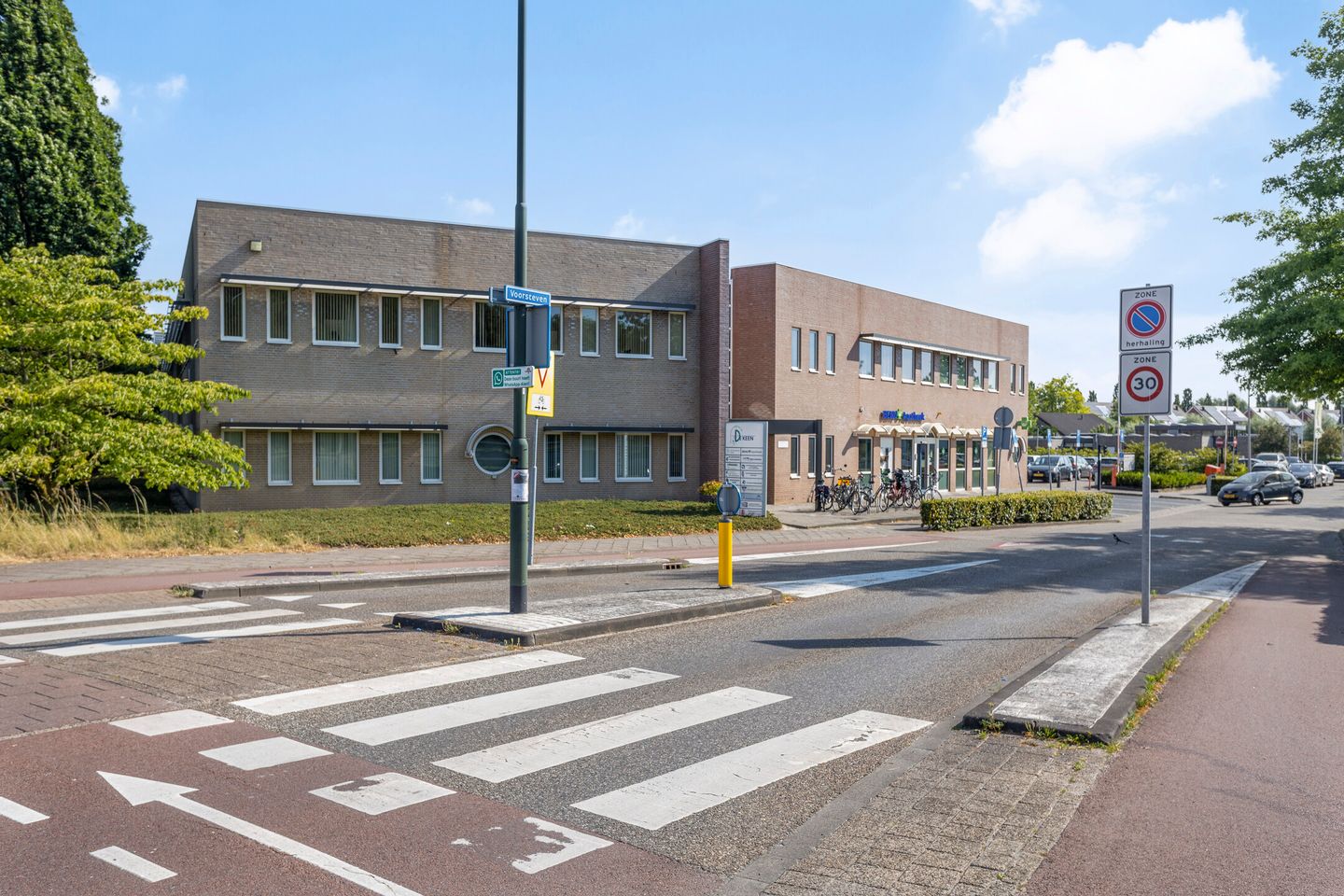 View photo 2 of Voorsteven 106