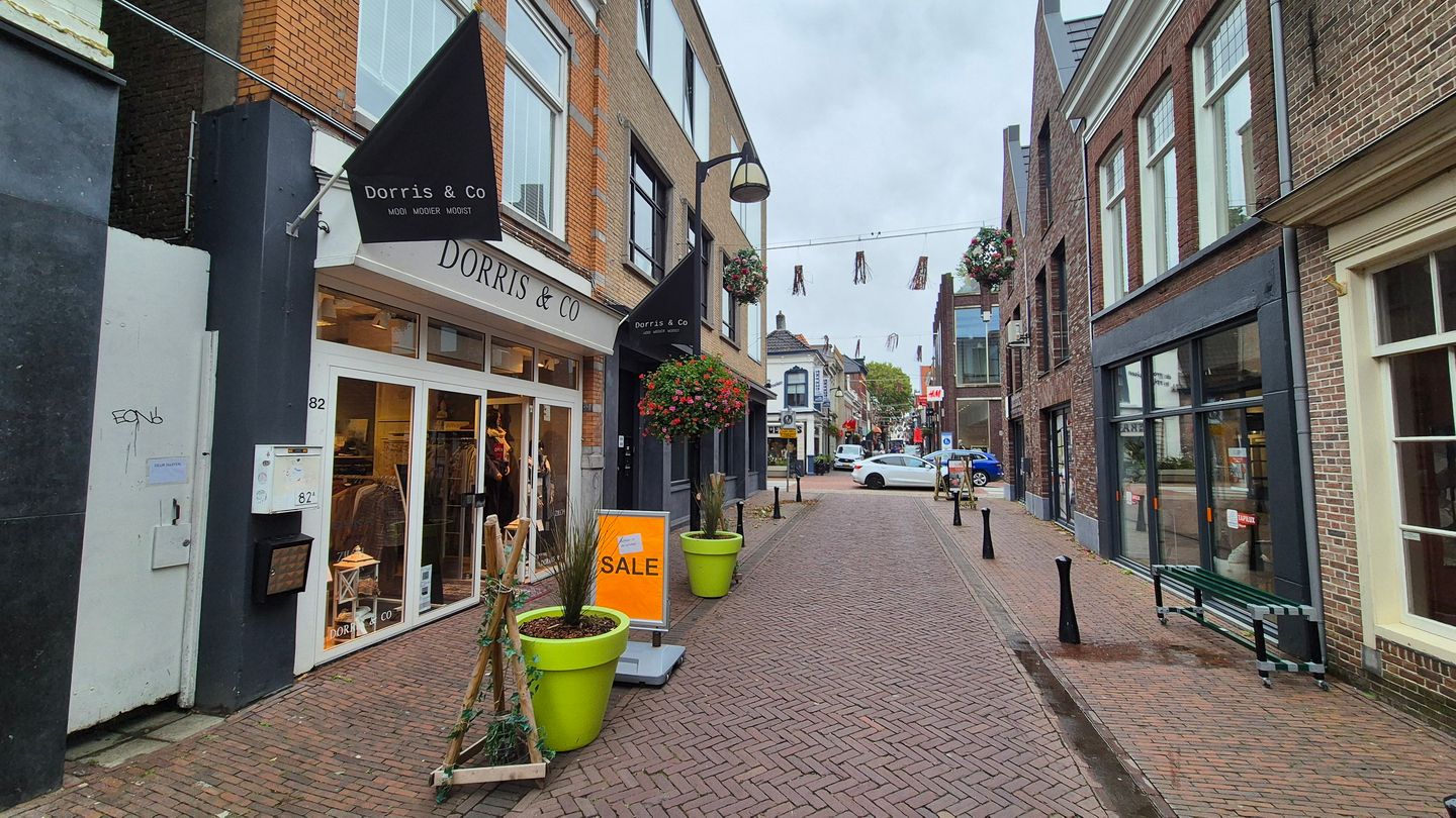 Bekijk foto 2 van Hoofdstraat 82