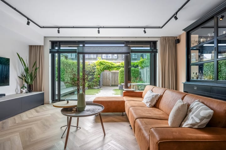 Photo 9 of Louis Hartzstraat 16