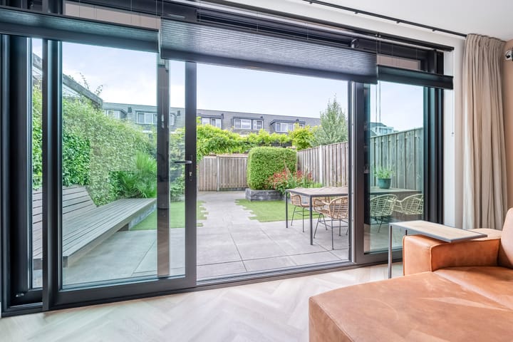 Photo 11 of Louis Hartzstraat 16