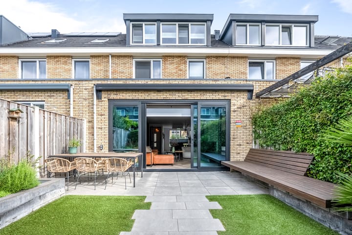 Photo 20 of Louis Hartzstraat 16