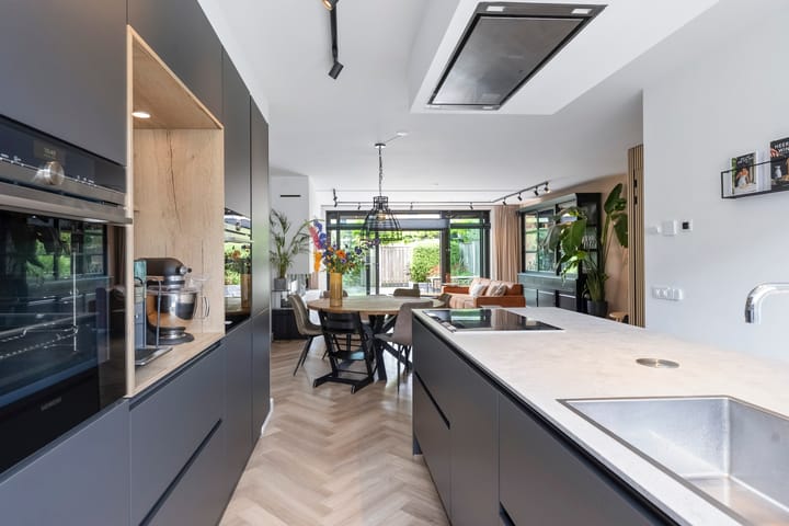 Photo 28 of Louis Hartzstraat 16