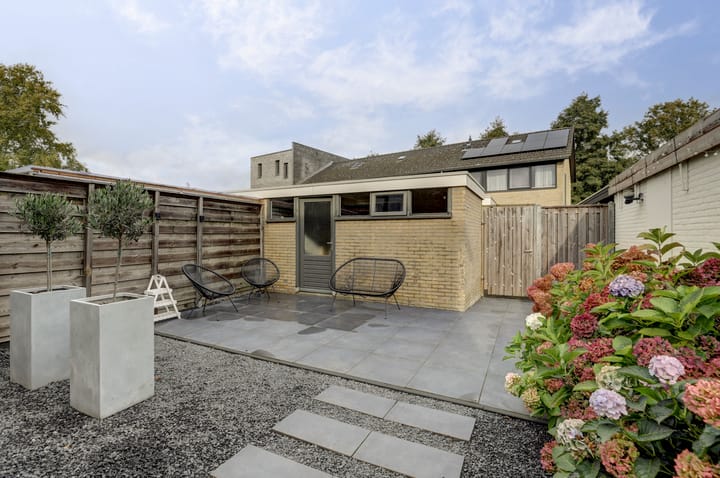 Photo 2 of Rinzemastraat 2