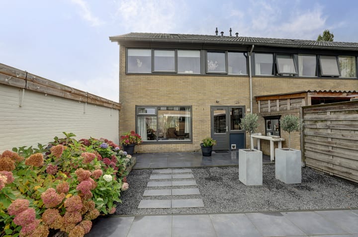 Photo 27 of Rinzemastraat 2