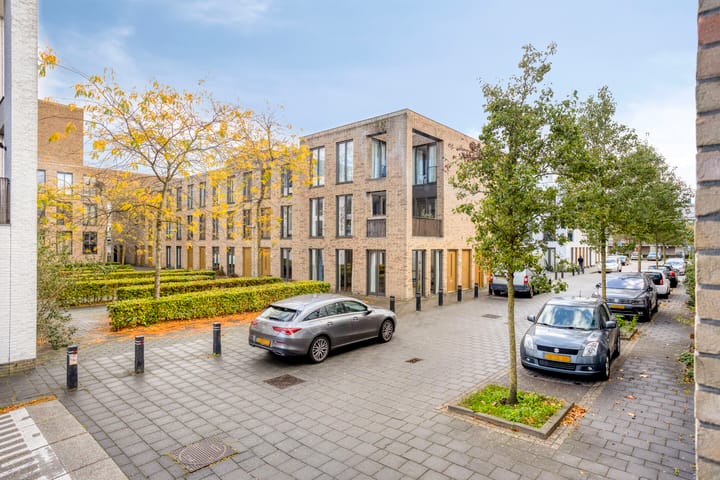 Photo 9 of Voltastraat 201