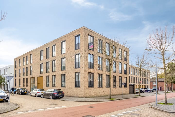 Photo 19 of Voltastraat 201