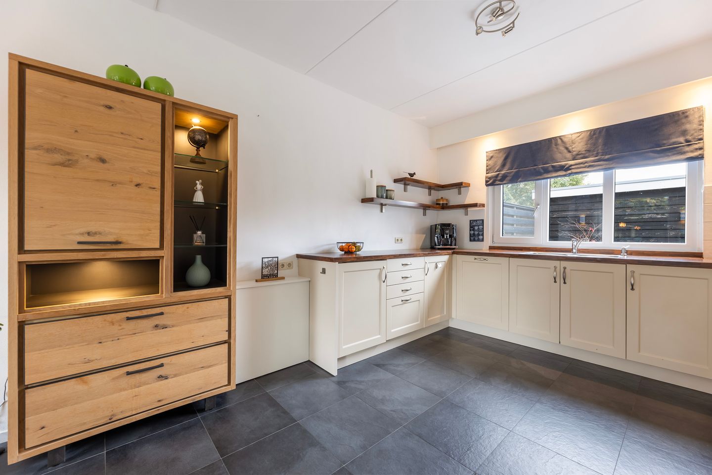 Foto 19 van Herman van der Haarstraat 65