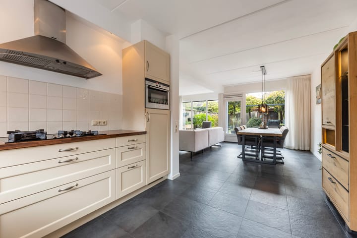 Foto 18 van Herman van der Haarstraat 65