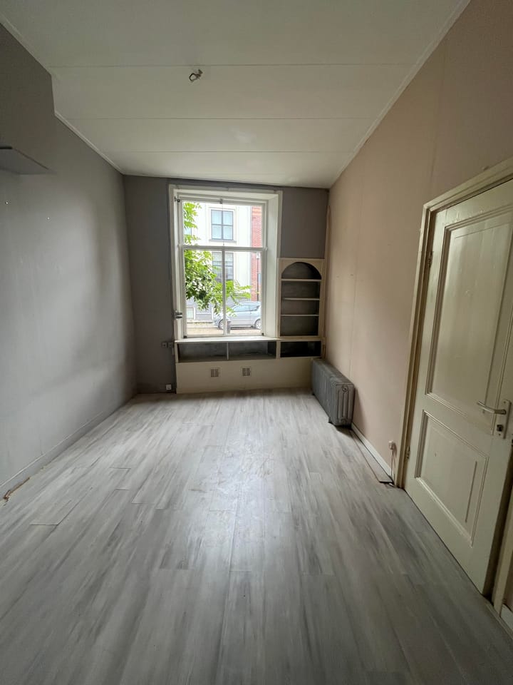 Photo 3 of Graaf van Burenstraat 4