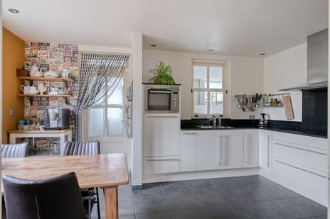 Flins 18 tertiary image