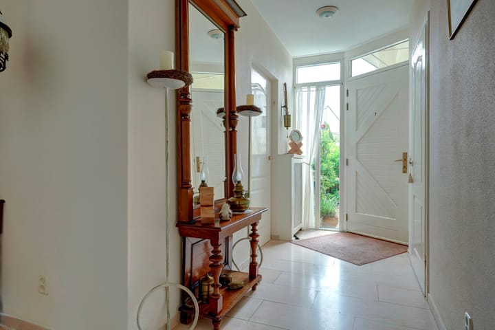 Photo 11 of Zwanebloem 32