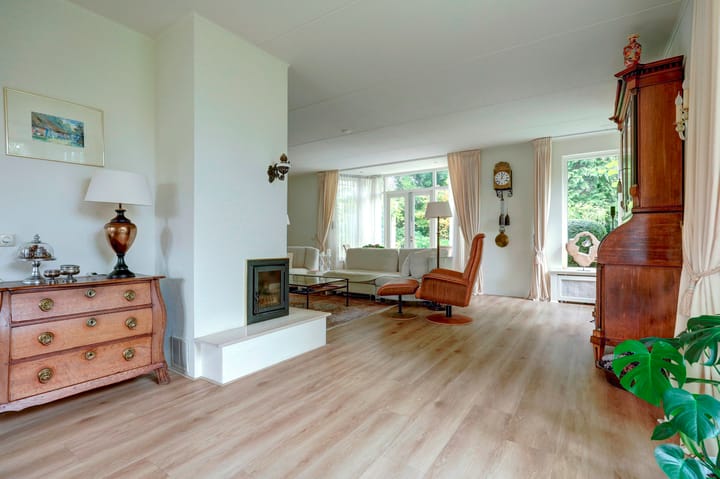 Photo 15 of Zwanebloem 32