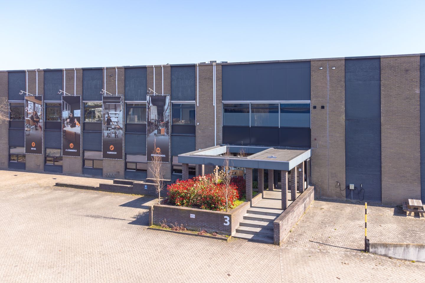 Bekijk foto 1 van Kapitein Grantstraat 3