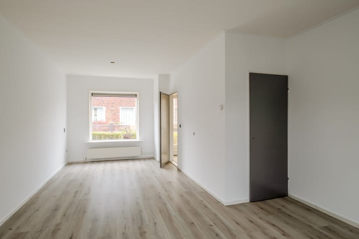 Photo 8 of Tjibbe Knolstraat 46