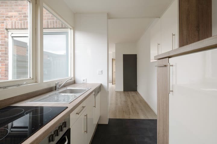 Photo 11 of Tjibbe Knolstraat 46