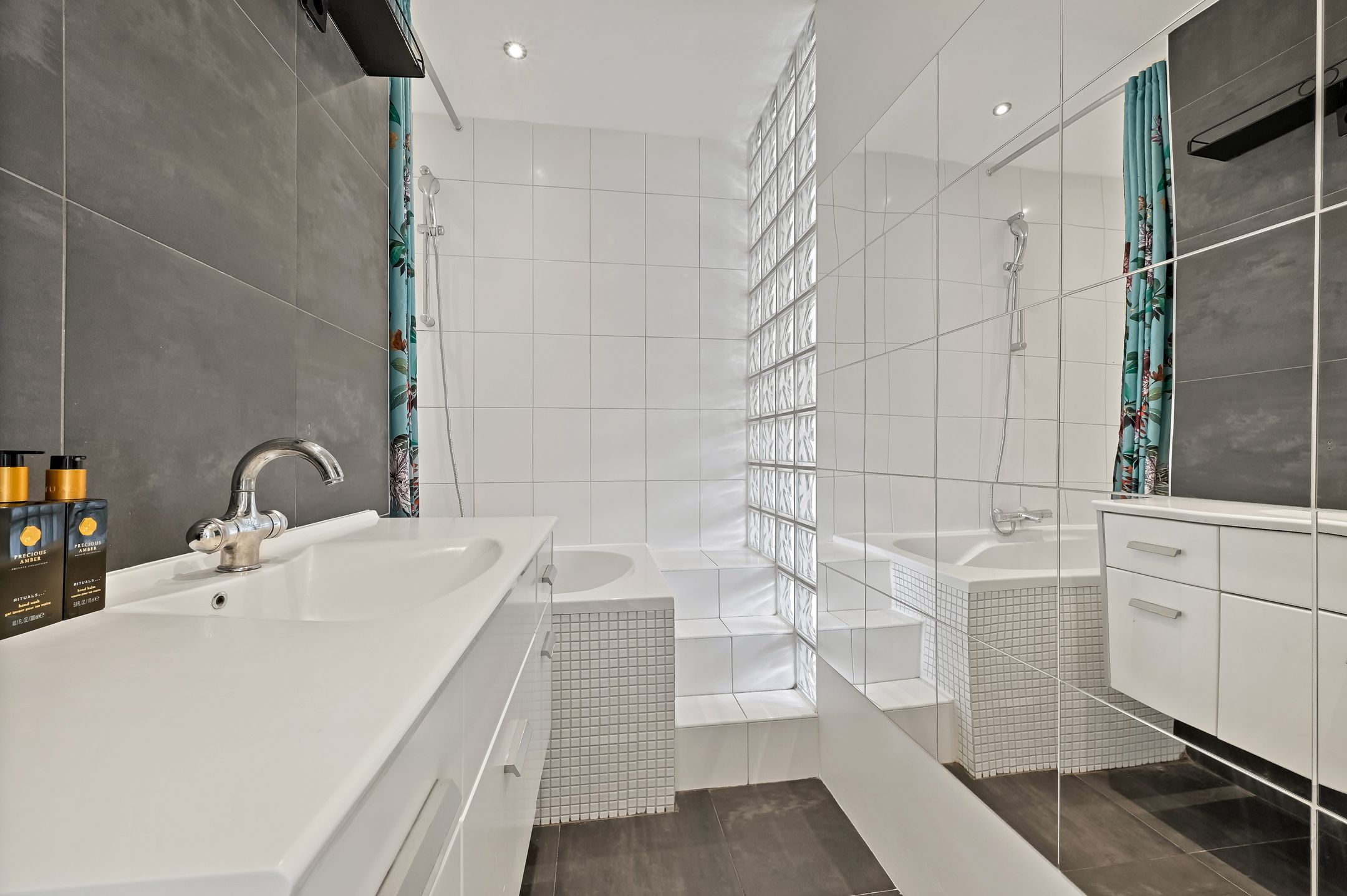 Photo 21 of Roerstraat 58