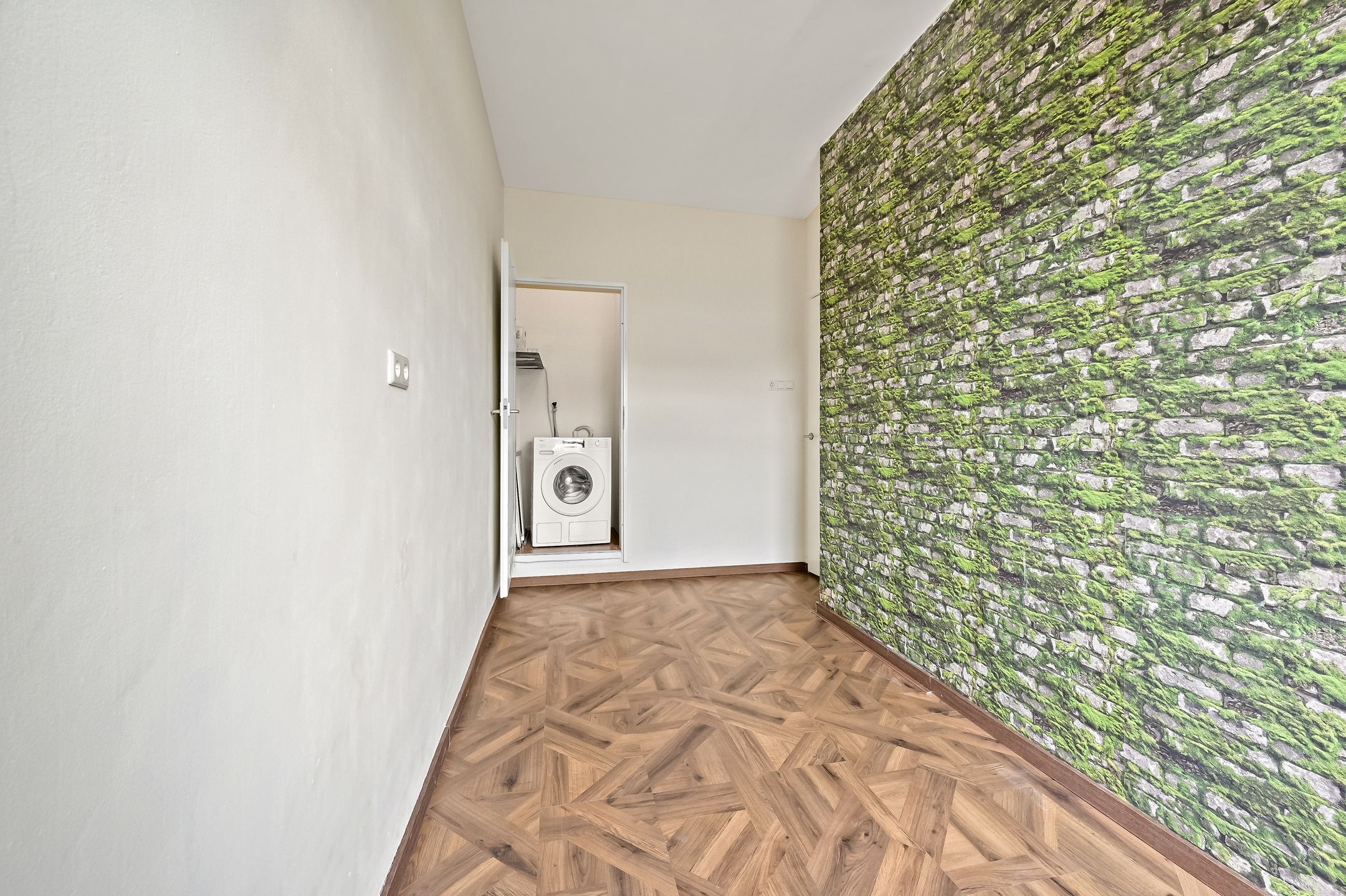 Photo 18 of Roerstraat 58