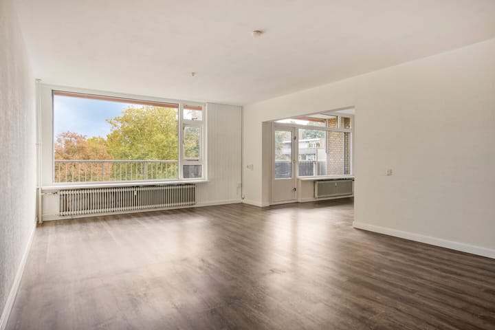 Photo 2 of Malvert 6967