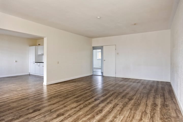 Photo 9 of Malvert 6967