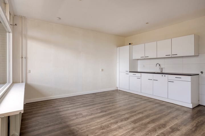 Photo 13 of Malvert 6967