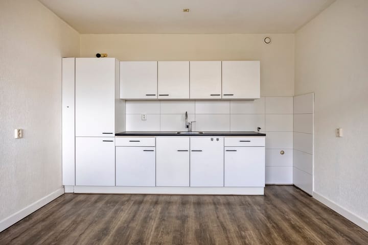 Photo 15 of Malvert 6967