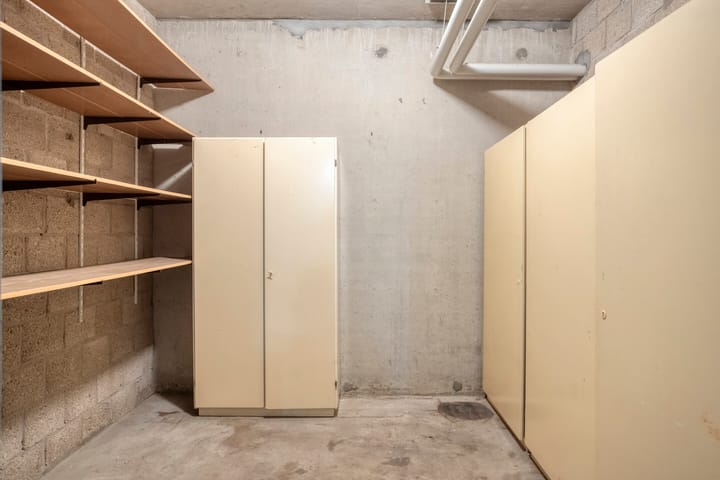 Photo 27 of Malvert 6967