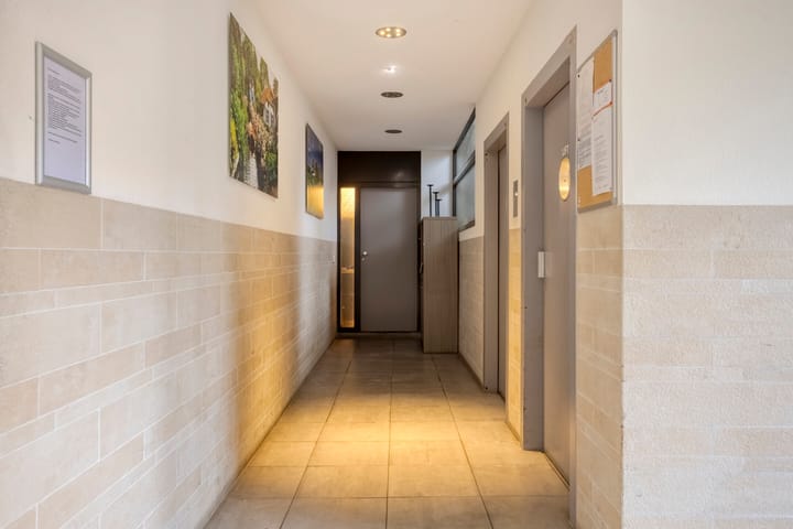 Photo 28 of Malvert 6967