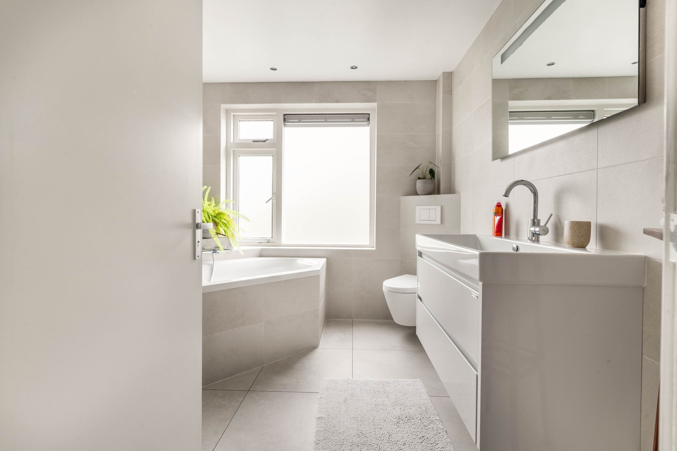 Photo 21 of Anna van Saksenstraat 5