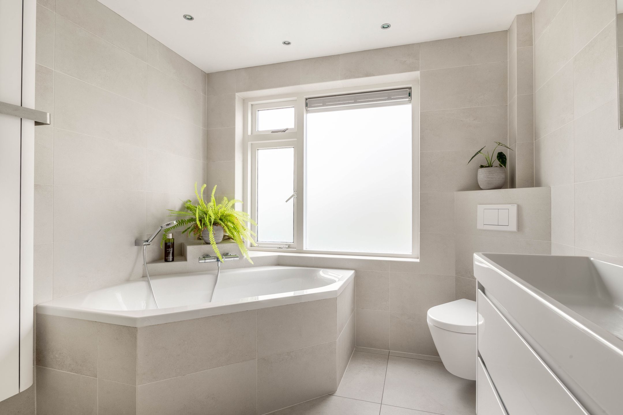 Photo 24 of Anna van Saksenstraat 5