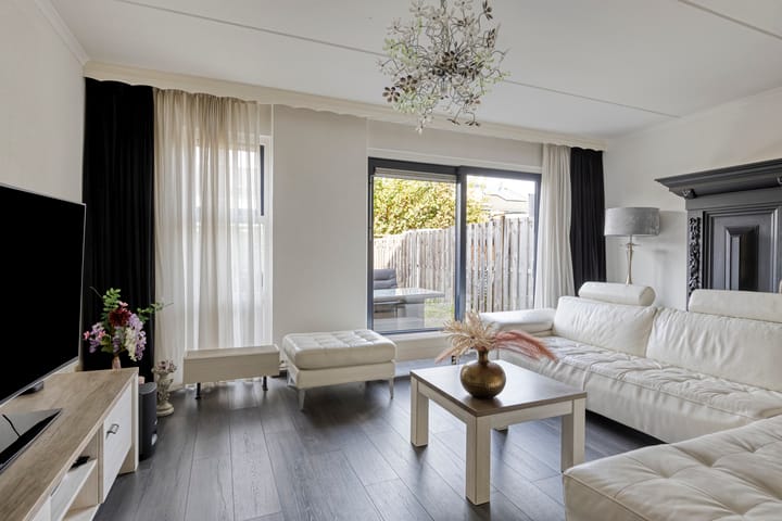 Photo 4 of Ien Dalessingel 119