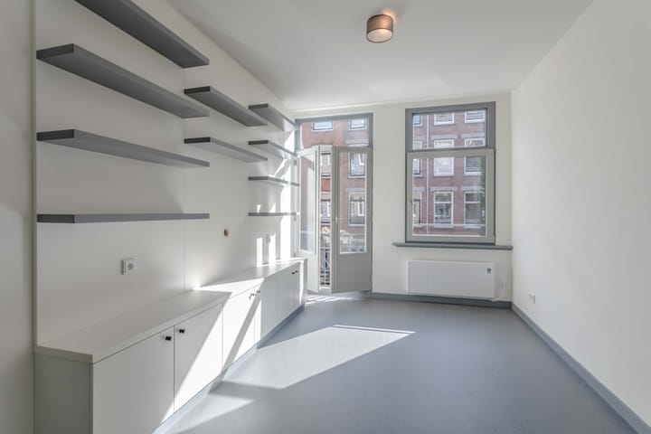 Photo 2 of Groen van Prinstererstraat 82-1