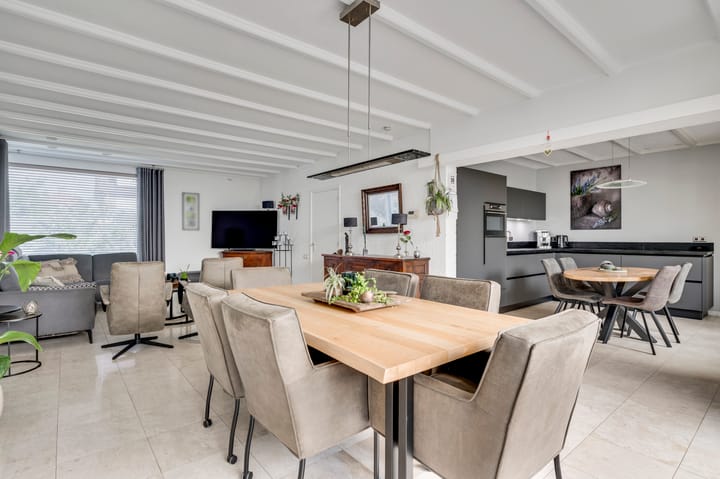 Photo 4 of Meidoornstraat 15