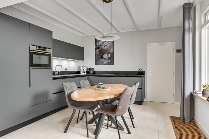 Photo 11 of Meidoornstraat 15