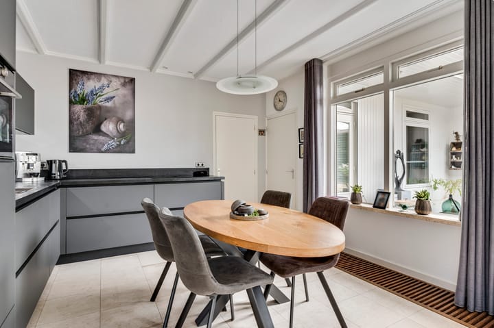 Photo 12 of Meidoornstraat 15