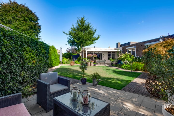 Photo 28 of Meidoornstraat 15