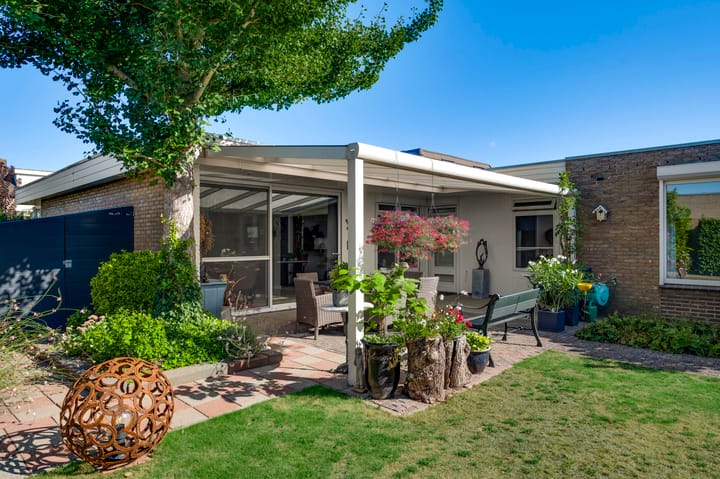 Photo 31 of Meidoornstraat 15