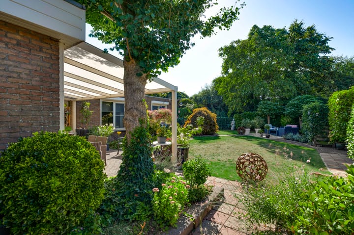 Photo 32 of Meidoornstraat 15