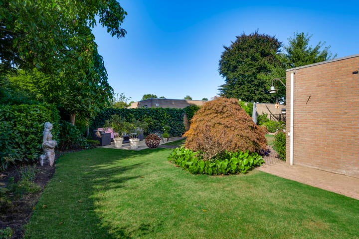 Photo 35 of Meidoornstraat 15