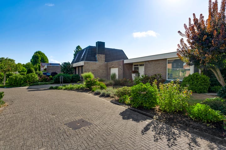 Photo 37 of Meidoornstraat 15