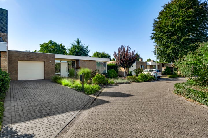 Photo 38 of Meidoornstraat 15