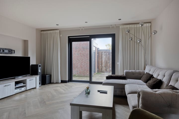 Foto 9 van John Bardeenstraat 8