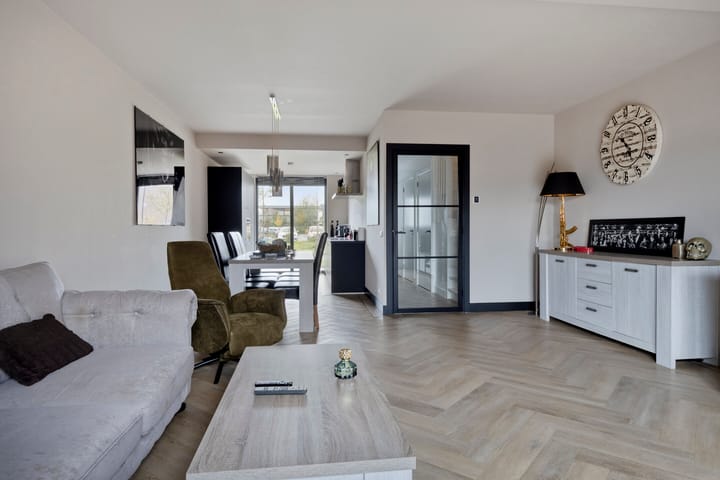 Foto 11 van John Bardeenstraat 8