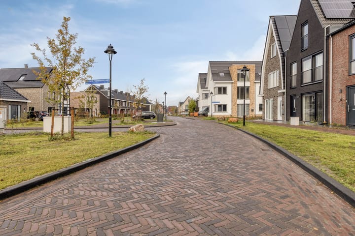 Foto 33 van John Bardeenstraat 8