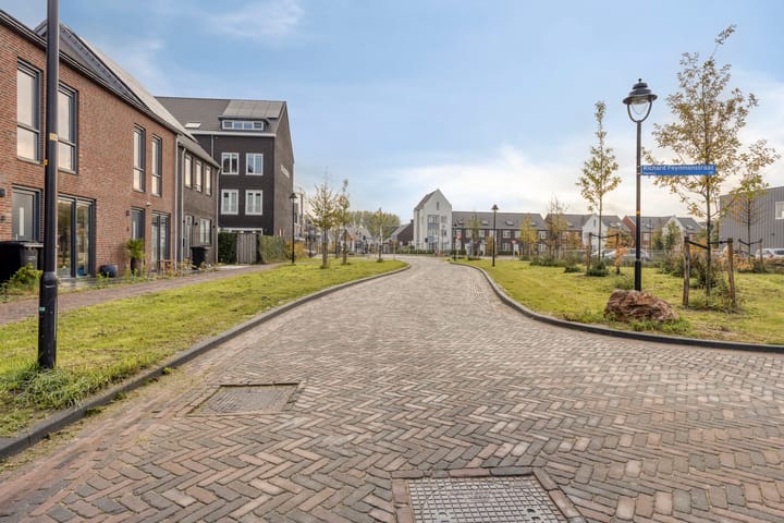 Foto 32 van John Bardeenstraat 8